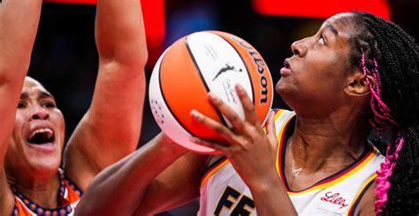 Game recap: Indiana Fever knock off WNBA's No. 2 team, the .